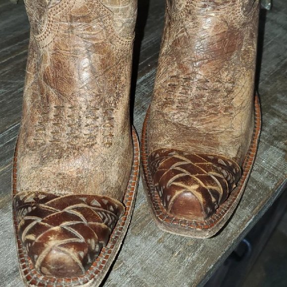 Corral Distressed Leather Heeled Boots - Picture 7 of 16